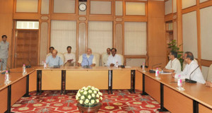 KCR meets Modi with his 11 MPs