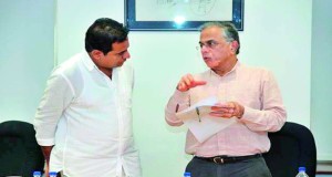 K.T. Rama Rao, IT minister for Telangana, interacts with  Ajit Rangnekar, the Dean of ISB in Hyderabad on Friday (Photo: Deccan Chronicle)